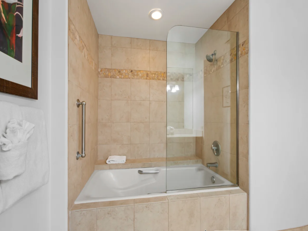Luxurious 6-Bedroom Retreat in Kaanapali